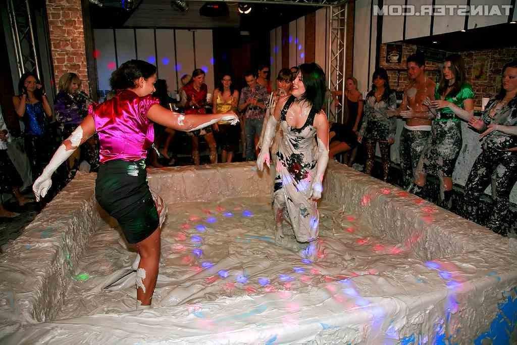 15P Lesbians wrestling in mud