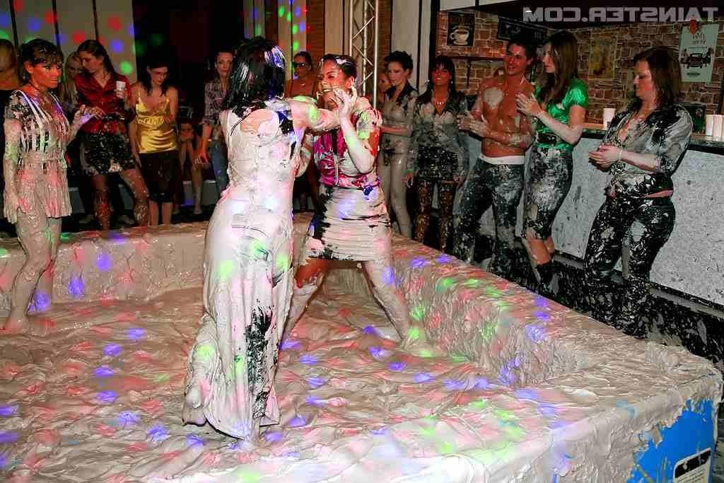 15P Lesbians wrestling in mud