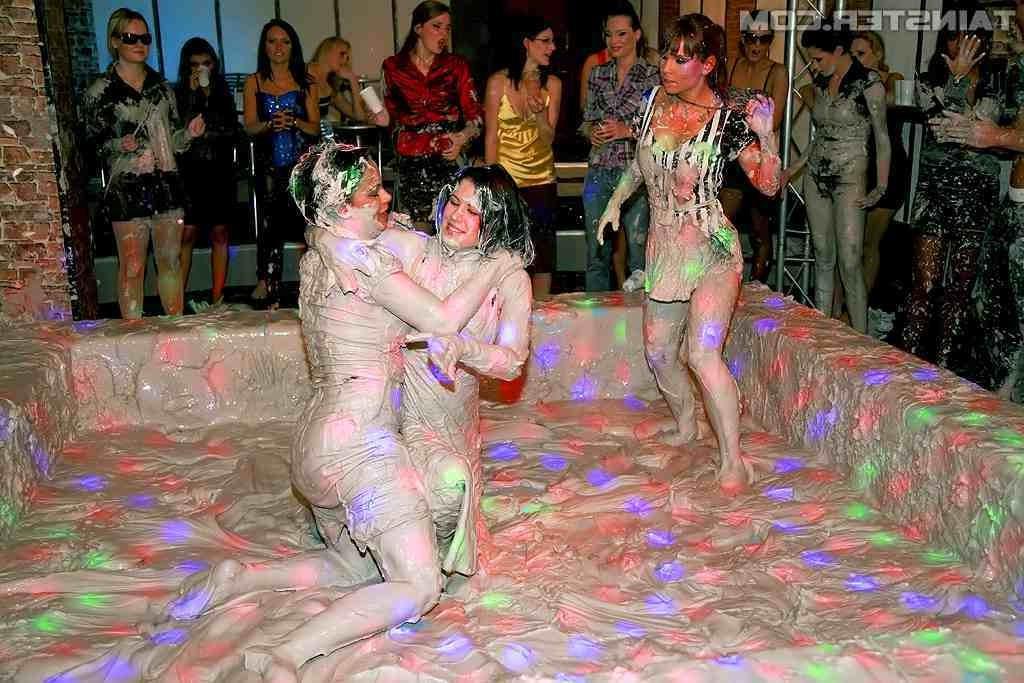 15P Lesbians wrestling in mud