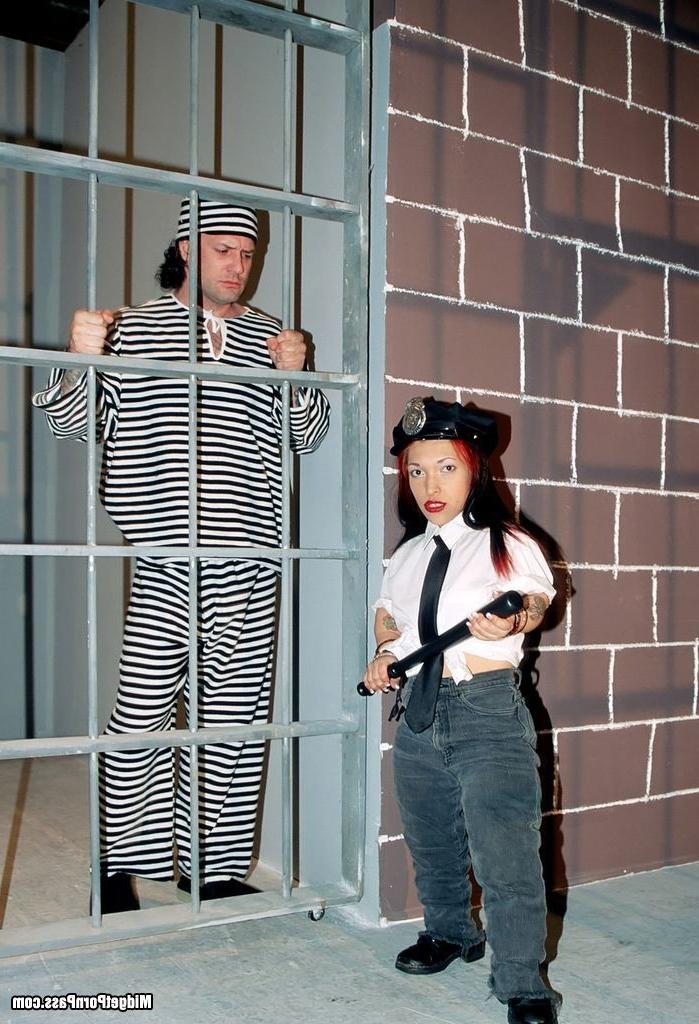 16P Hardcore midget cop fucking prisoner