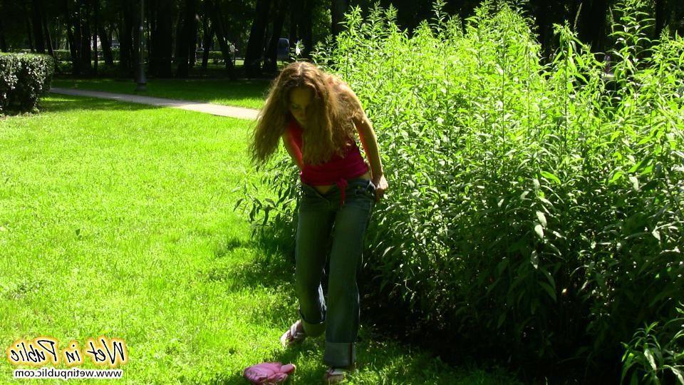 12P Detailed report from the street where a girl pissed in her tight jeans