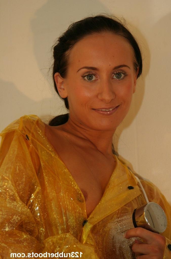 20P Sexy rubber fetish girl in the shower