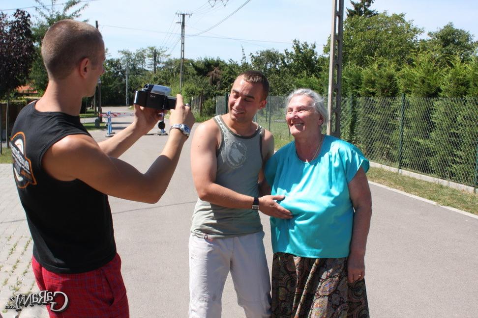 16P Two young guys love fucking this old grannys pussy