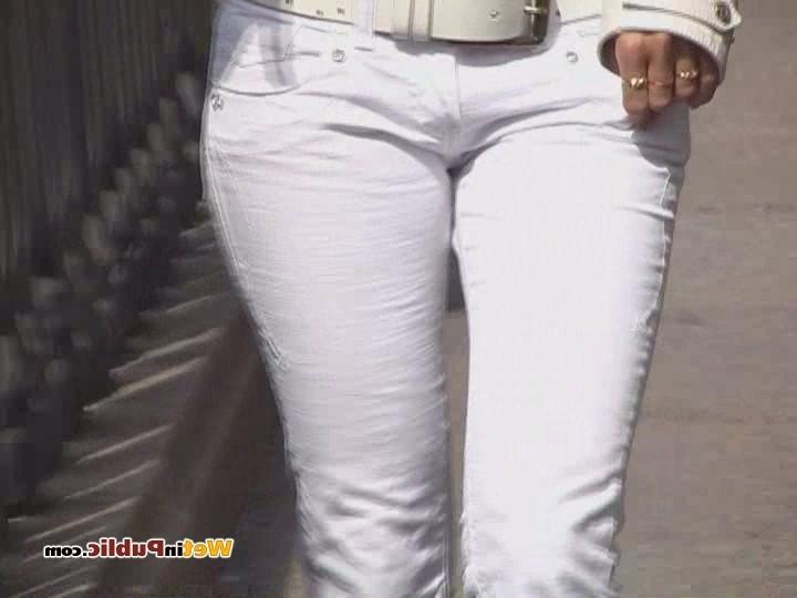 15P Cute blondie soaks her white jeans with piss right in the busy street