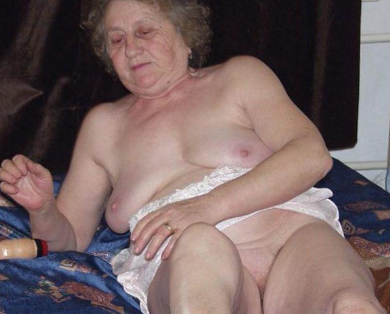 15P Chubby granny toying very old pussy