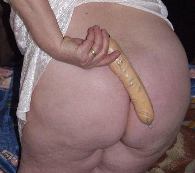 15P Chubby granny toying very old pussy