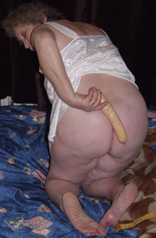 15P Chubby granny toying very old pussy