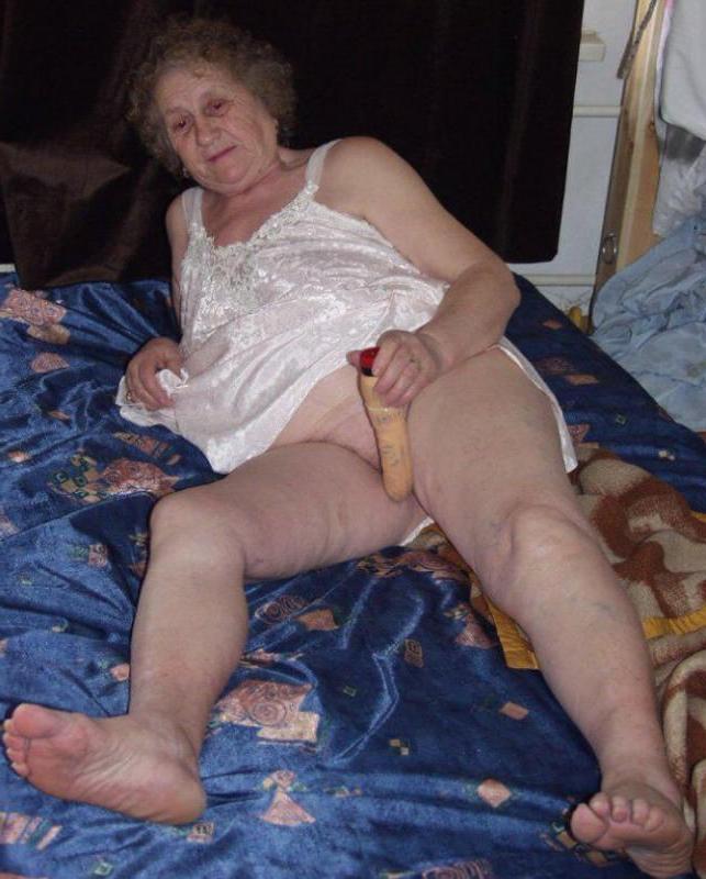 15P Chubby granny toying very old pussy