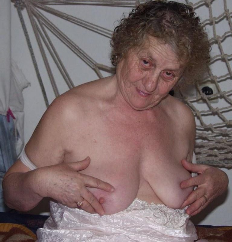 15P Chubby granny toying very old pussy
