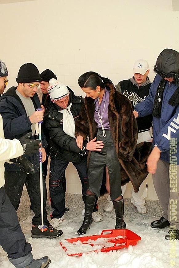 19P Rich brunette lady in fur coat gets bukkaked and pissed on