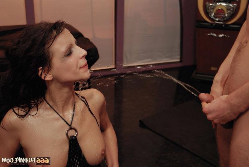 15P Kinky pissing orgy with a brunette babe swallowing all the pee