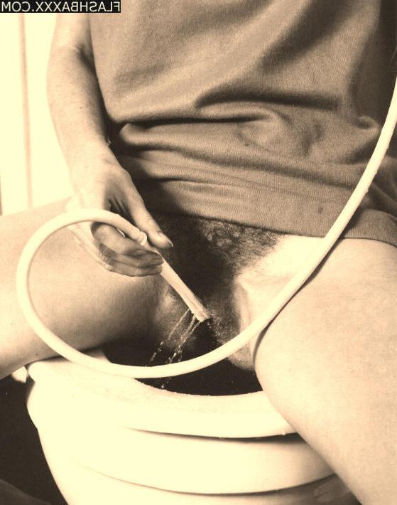 16P Retro babes in enema action