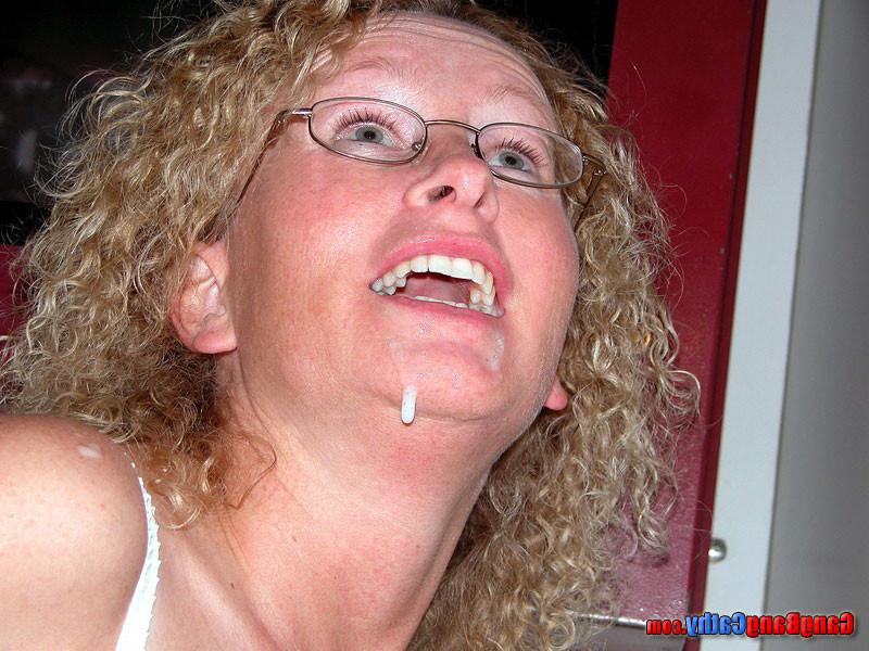 20P Blonde mom cumgobbles gloryhole stranger cumloads