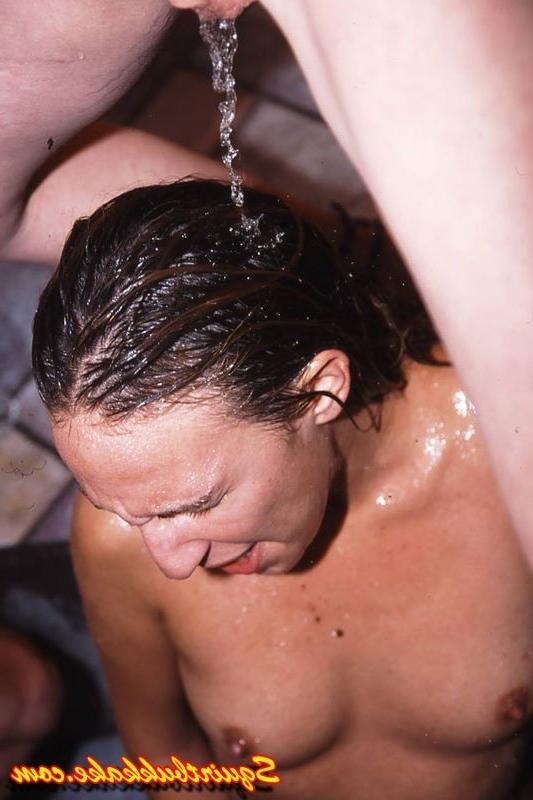 20P Squirting babes in this hot wild lesbian orgy
