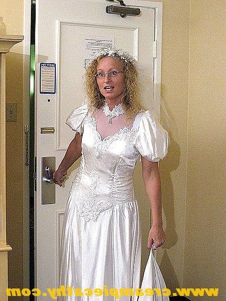 20P Naughty bride breaks vows and sucks friends cocks