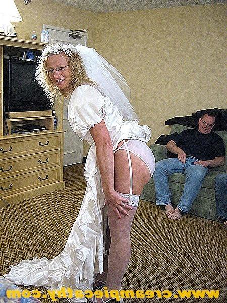 20P Naughty bride breaks vows and sucks friends cocks