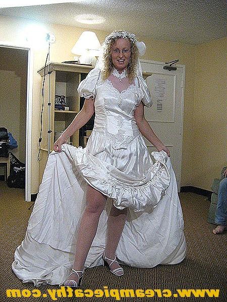 20P Naughty bride breaks vows and sucks friends cocks