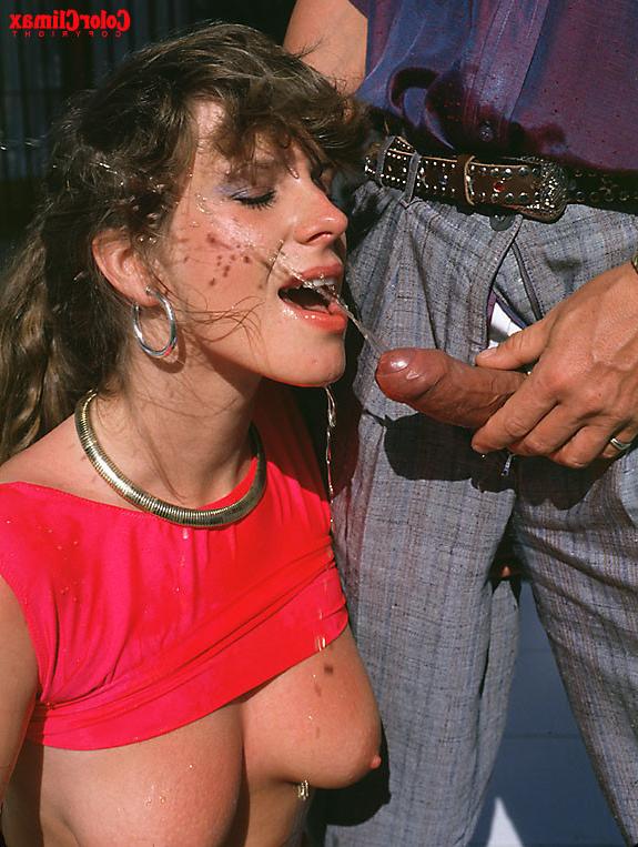 15P Horny slut fucking two guys and drinking their piss