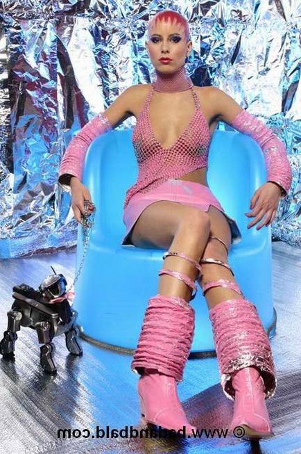 16P Bizarre bald babe posing in a fantasy uniform