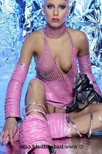 16P Bizarre bald babe posing in a fantasy uniform