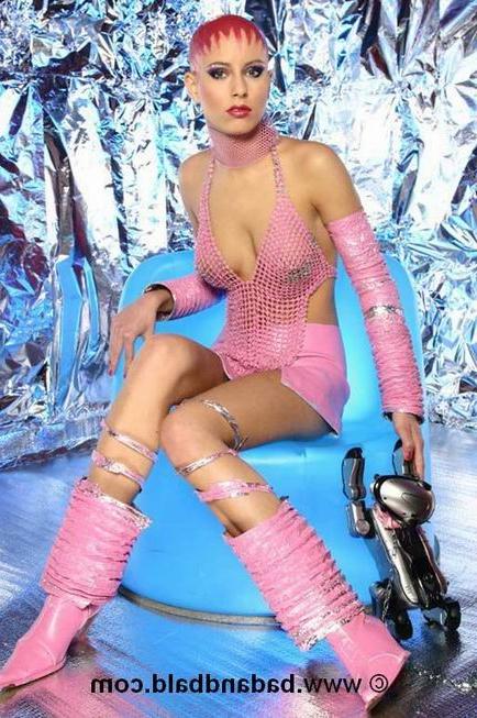 16P Bizarre bald babe posing in a fantasy uniform