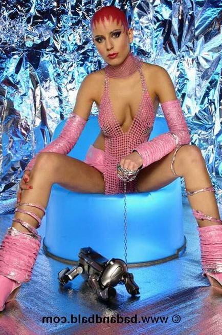 16P Bizarre bald babe posing in a fantasy uniform