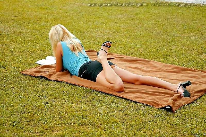 20P Fully clothed group of people pissing in the open air