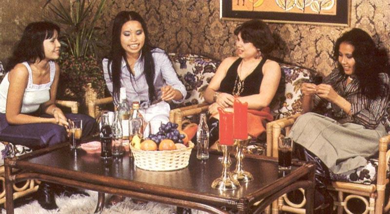 16P Four seventies lesbians playing dirty games