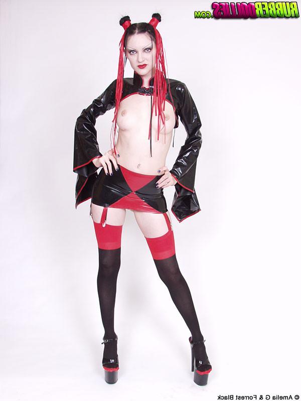 16P bizarre goth girl in latex showing her pussy