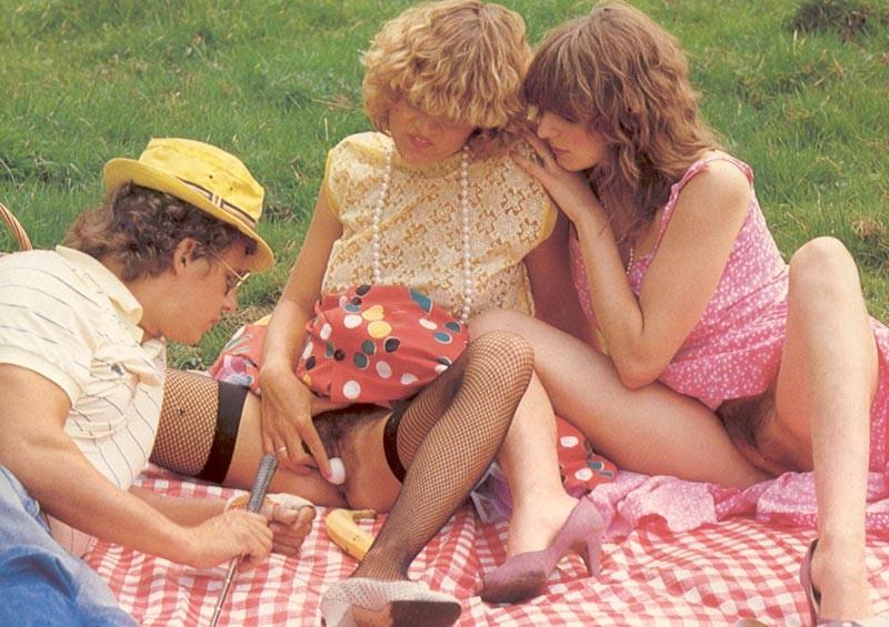 16P Two retro ladies pleasing a guy on the golfcourse