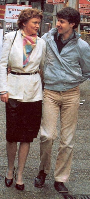 16P Two guys fucking two hot seventies grannies