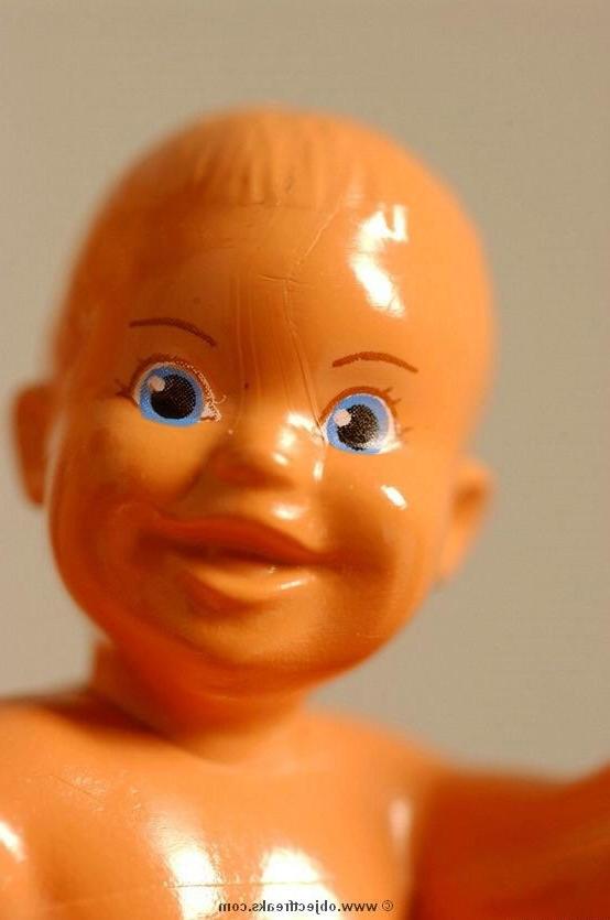 16P bizarre object insertion close-up