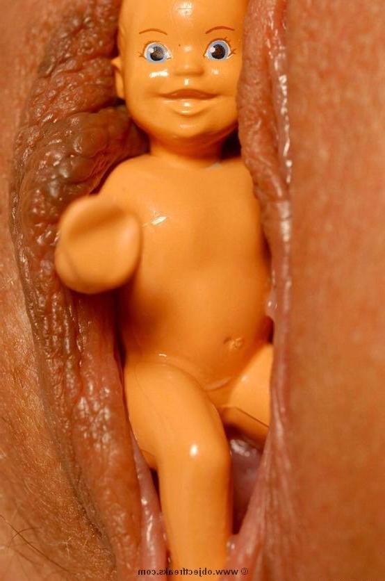 16P bizarre object insertion close-up