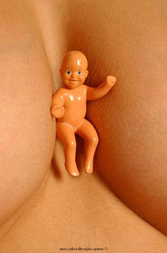 16P bizarre object insertion close-up