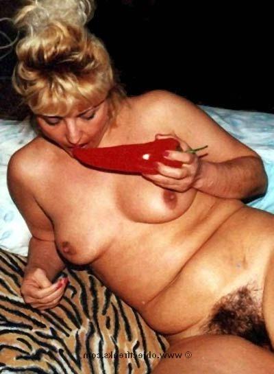 15P bizarre vegatable insertion and masturbation