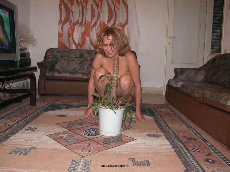 16P amateur bizarre object insertion