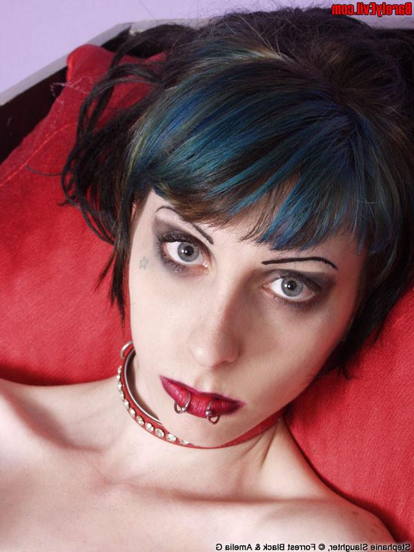 14P Weird goth chick mastrubates with a cross