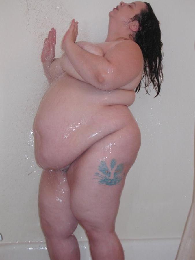 18P Fat granny soaping her huge body