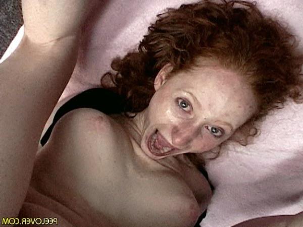 15P Bizzare piss drinking girl