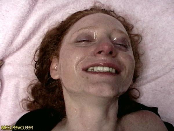 15P Bizzare piss drinking girl