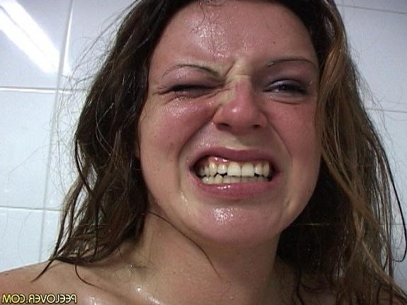 15P Pee drinking brunette toilet