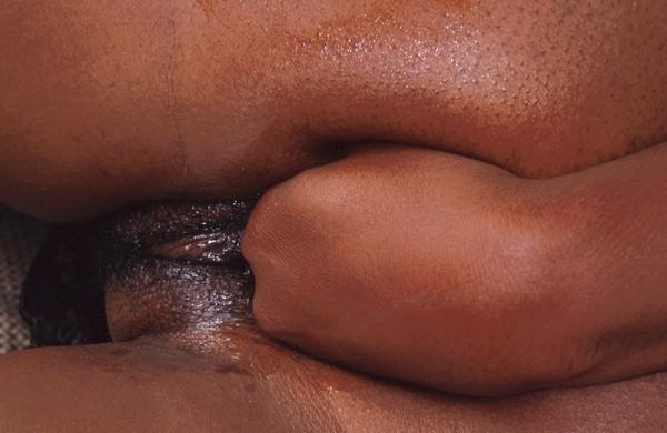 18P Black Pussy Fisting
