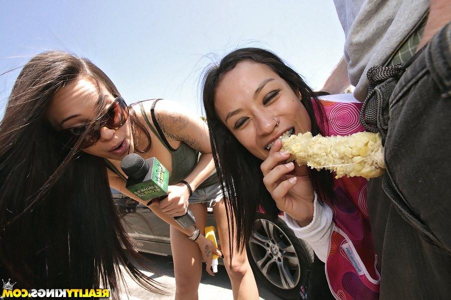 16P Some guys trying to find girls to fuck for money