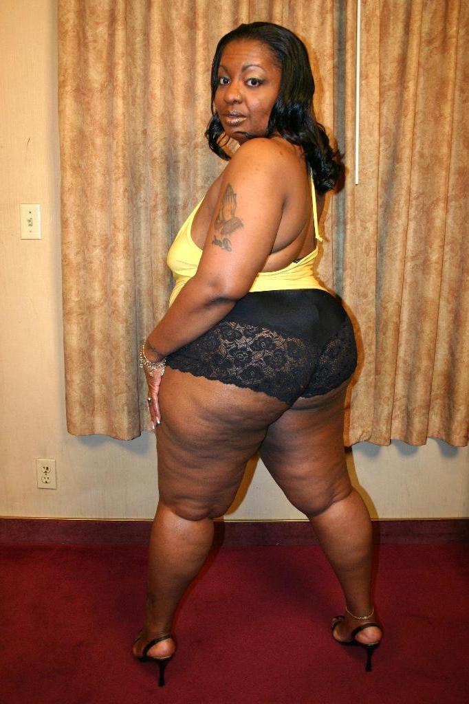 16P Big ass ebony BBW Carmyell slurping a big black cock and takes it in her cunt by