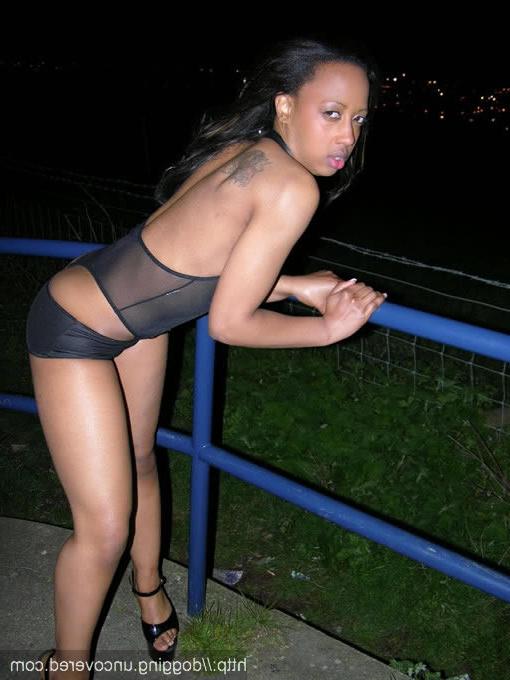 15P black babe sucking cock in public park