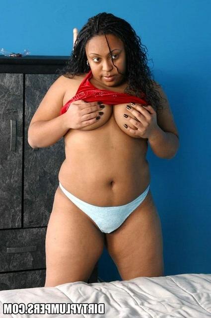 17P Ebony Chubby chick playin with an stick