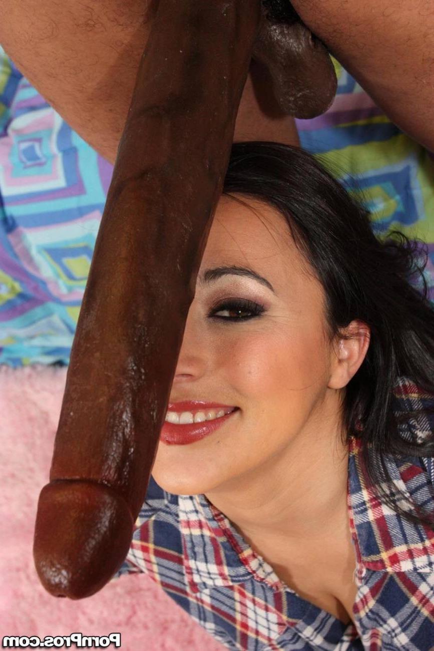 16P Gorgeous amateur brunette sucks and fucks huge black cock
