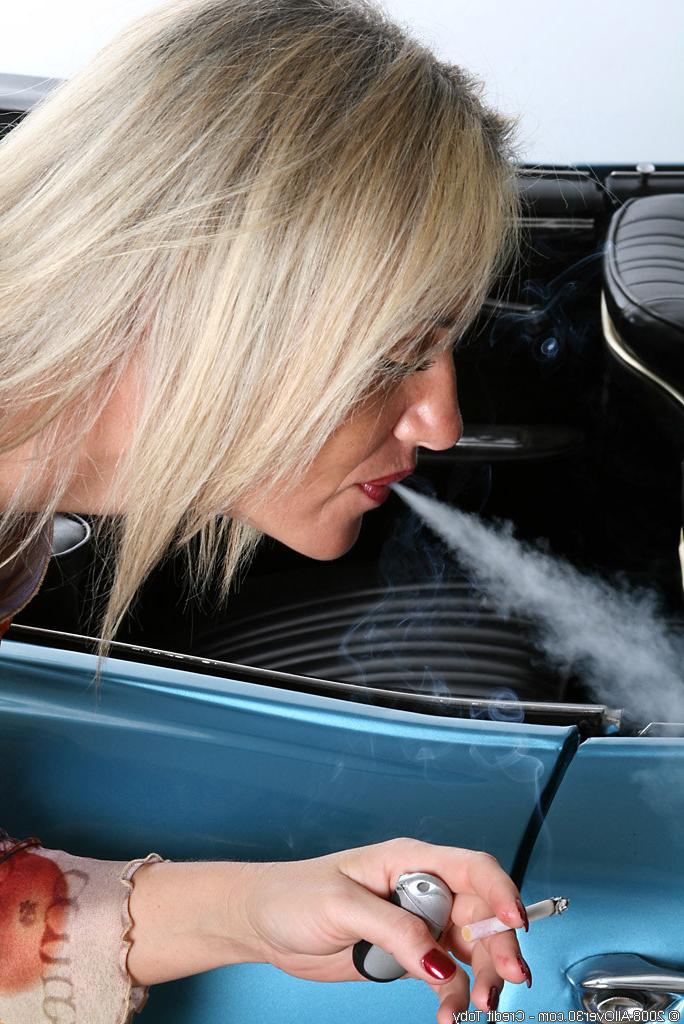 16P Blonde Layla sparks up a smoke and spreads her legs