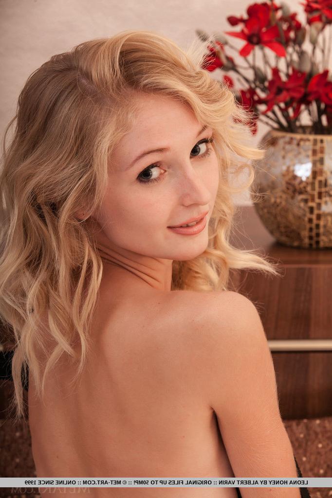18P Small tits girl