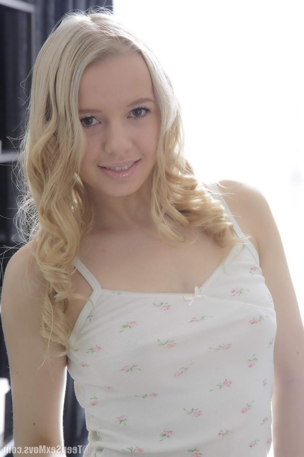 15P Cute blonde teen gets a good morning fuck